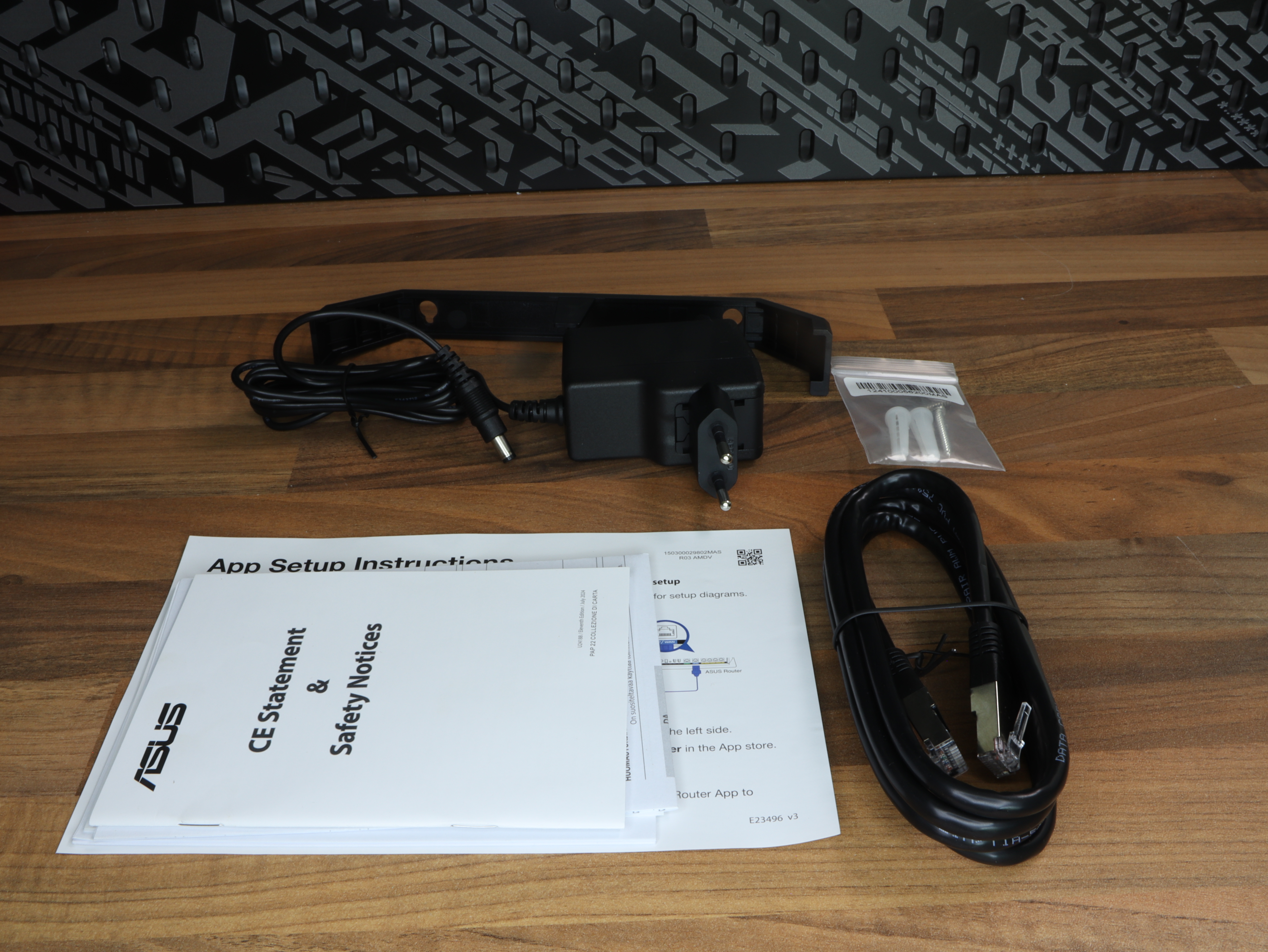 AiMesh security 2.5G smart home ASUS wifi 7 9700 WIFI7 RT-BE92U 10G wallmount AiProtection.JPG